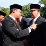 Gubernur Andi Sudirman Sematkan 2.398 Satyalancana Karya Satya kepada PNS Pemprov Sulsel