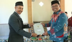 Pj Wali Kota Palopo Asrul Sani Serahkan Sertifkat Wakaf dan BMN