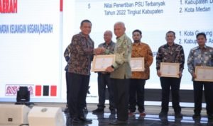 Bupati Asahan Terima Penghargaan Dari KPK RI