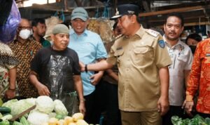 Jelang Natal dan Tahun Baru, Pj Gubernur Bahtiar Cek Harga Sembako di Pasar Toddopuli