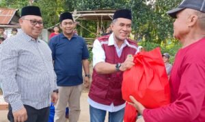 HUT PPNI Ke-50, Pj Wali Kota Palopo Berbagi Bingkisan di To’bulung
