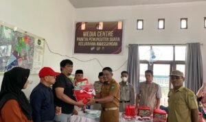 Sentra Wirajaya Kemensos Sulsel Serahkan Bantuan ke Korban Banjir di Palopo