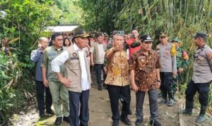 Menko PMK Kunjungi Korban Longsor di Tana Toraja, Arahan Presiden Jokowi