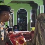 Kepedulian Polri untuk Korban Banjir di Luwu, Dua Kapolres Salurkan Bantuan Hingga Larut Malam