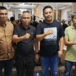 Didampingi Kepala Desa, Ketua PDIP Lutim Bertemu Ketua Gerindra Sulsel