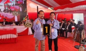 Paket BerAKAR Dapat Nomor Urut 1, Disambut Sorakan Gembira Ribuan Pendukung di Posko