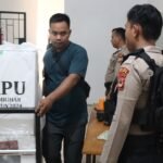 23 Personel Polres Palopo Kawal Pendistribusian Logistik Pilkada ke 9 Kecamatan