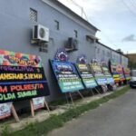 Karangan Bunga Berjejer di Rumah Duka Kasat Reskrim Solok Selatan AKP Ulil Ryanto