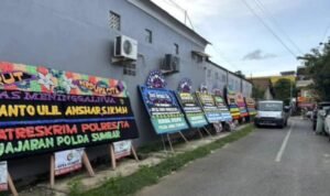 Karangan Bunga Berjejer di Rumah Duka Kasat Reskrim Solok Selatan AKP Ulil Ryanto