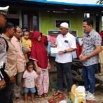 Jumat Berkah, PT Mandala Financial Idi Rayeuk Bagi Sembako ke Warga Kurang Mampu