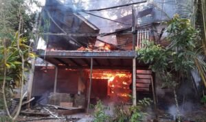 Rumah Panggung di Palopo Ludes Terbakar, Diduga Ini Jadi Penyebabnya