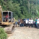 Wabup Luwu Kerahkan Alat Berat Buka Akses Jalan Tertutup Material Longsor di Desa Bukit Sutra-Binturu