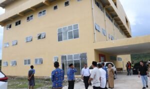 Tinjau Pembangunan RSUD Atue, Bupati Luwu Timur Temukan Lantai dan Dinding Sudah Retak Sebelum Difungsikan