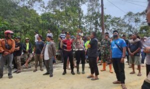 Sudah Bisa Dilalui, Jalur Trans Sulawesi yang Sempat Lumpuh Akibat Longsor di Kasintuwu Ditinjau Langsung Bupati Lutim