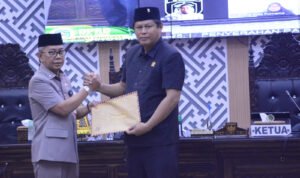 Sekda Lutim Serahkan Ranperda APBDP 2025 ke DPRD, Tiga Kartu Sakti Sudah Terakomodir