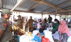 Sidak Pasar Kamanre, Bupati Luwu Ingatkan Pedagang Jangan Jual Beras di Atas HET