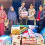 Tembus Deras Arus Sungai, Kapolsek Simpang Jernih Salurkan Bantuan untuk Korban Puting Beliung