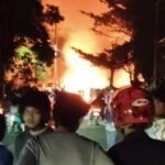 Api Lahap Tiga Warung di Sampoddo Palopo, Jalur Trans Sulawesi Macet