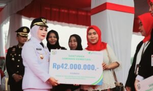 Pemkab Morowali Rayakan HUT RI ke-80 dengan Upacara Khidmat dan Santunan BPJS Rp42 Juta