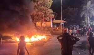 Massa Serbu DPRD Makassar, Enam Motor dan Satu Mobil Dibakar