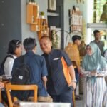 Sosialisasikan Beasiswa Pemkab, Bupati Irwan Temui Mahasiswa Lutim di Palopo dan Makassar