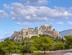 Liburan Sejarah di Athena, Yunani: 10 Situs Wajib Dikunjungi 2025